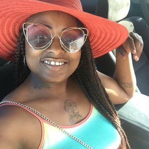 Meet your Posher, Clarissa